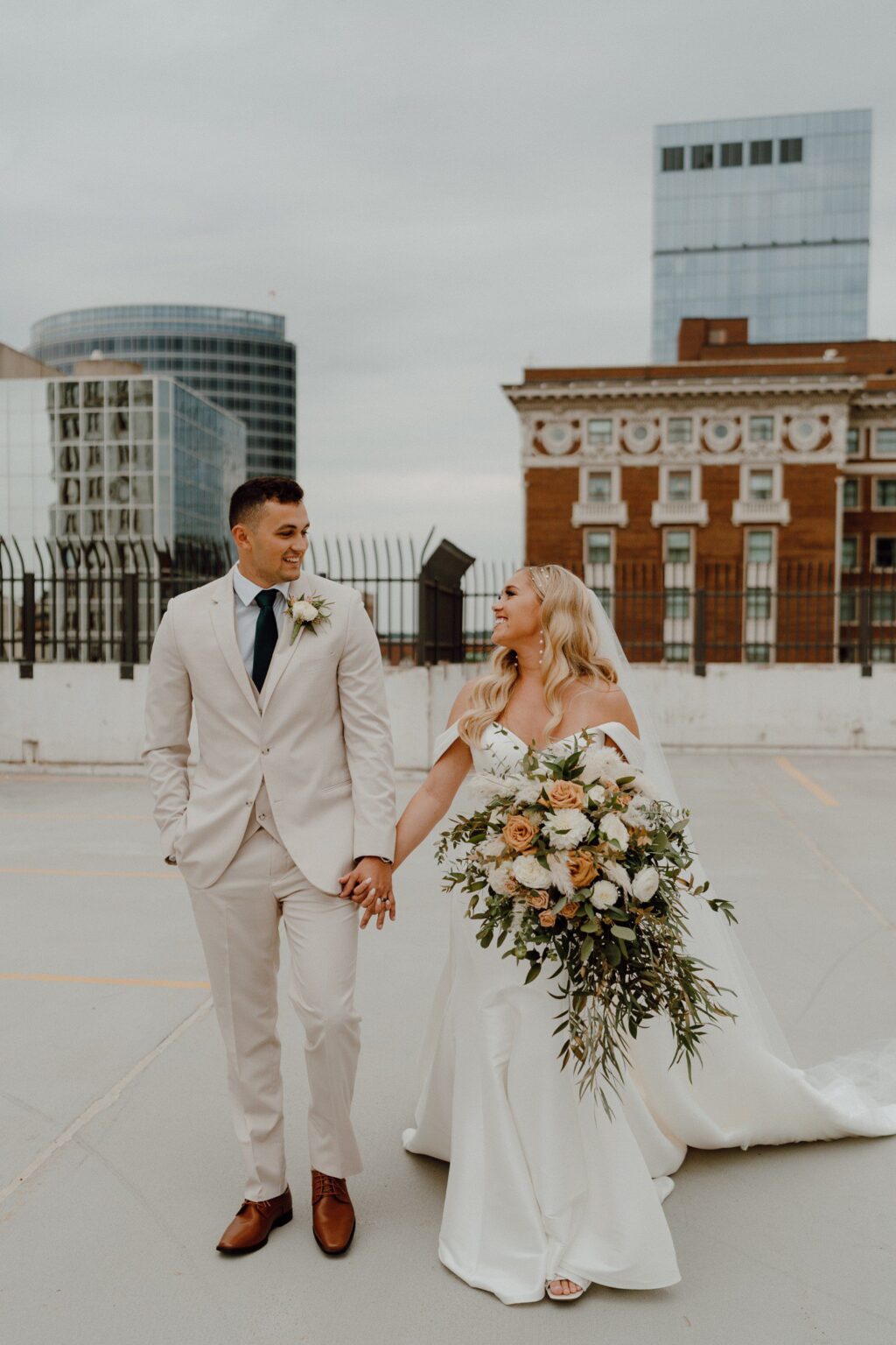 Fall Wedding at Leona Rd in Grand Rapids | Cassidy Lynne Photo
