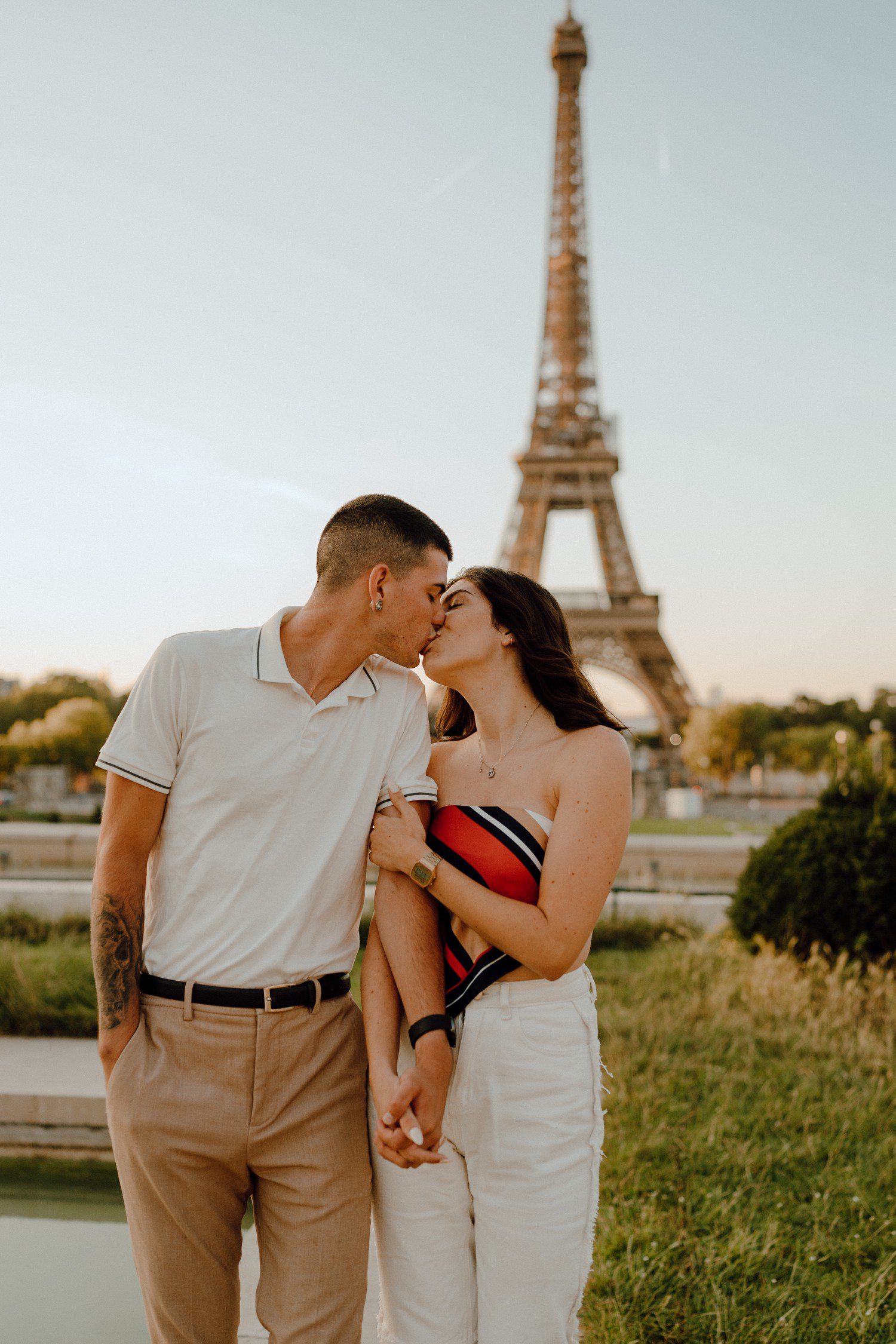 Couples photos at the Eiffel Tower in Paris
