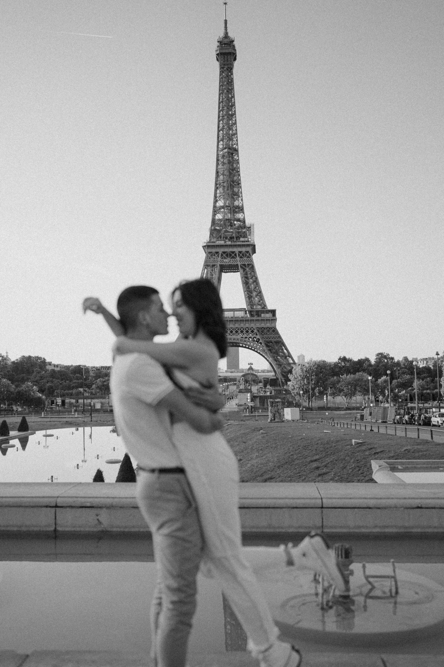 Couples Session in Paris at the Eiffel Tower 
