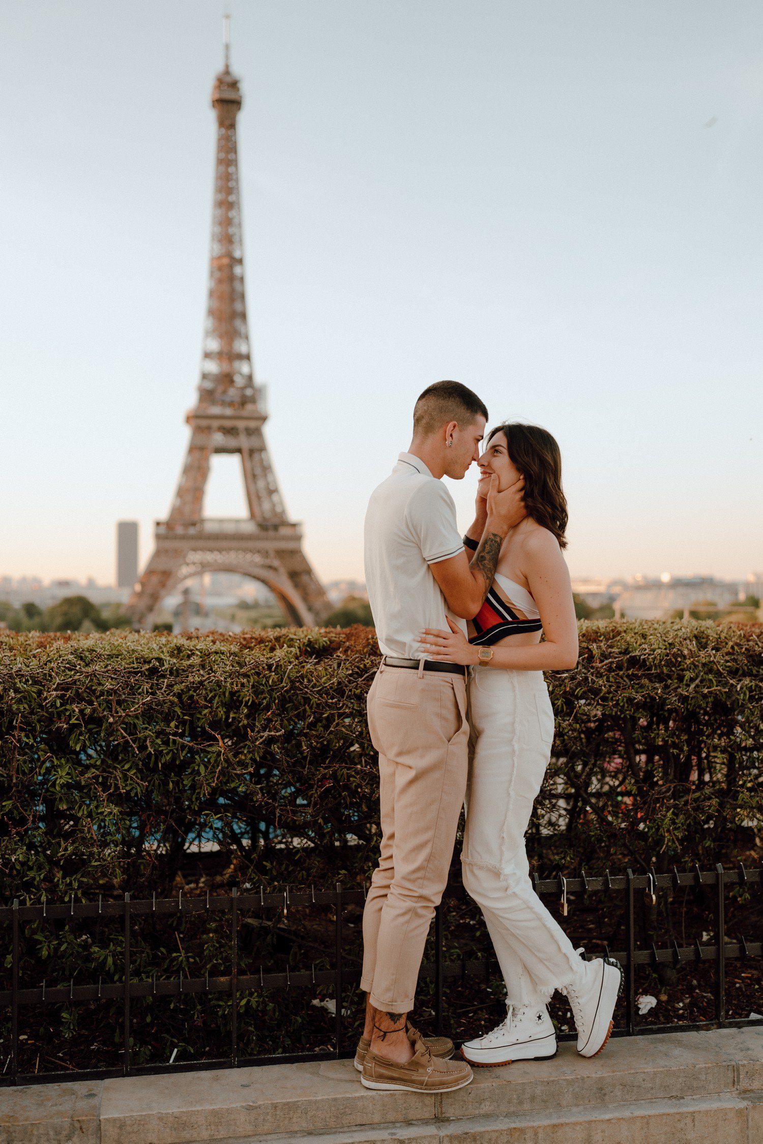 Sunrise Couple Photos at The Eiffel Tower