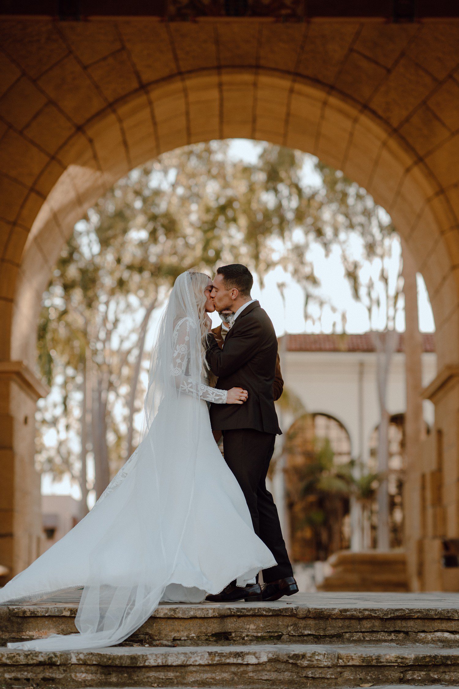 Santa Barbara Courthouse wedding ceremony kiss 