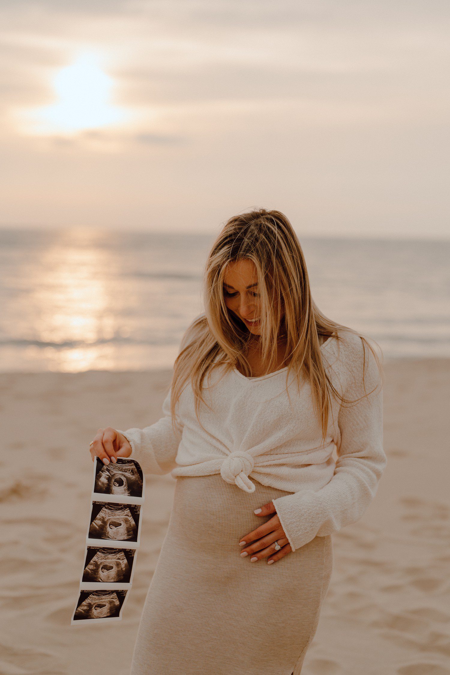 Pregnancy announcement photos on Lake Michigan