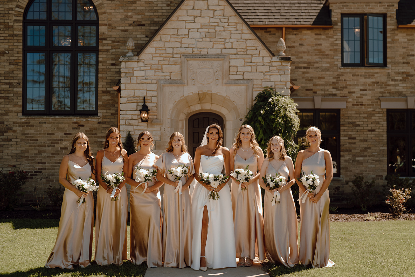 portrait of the bride and her bridesmaids