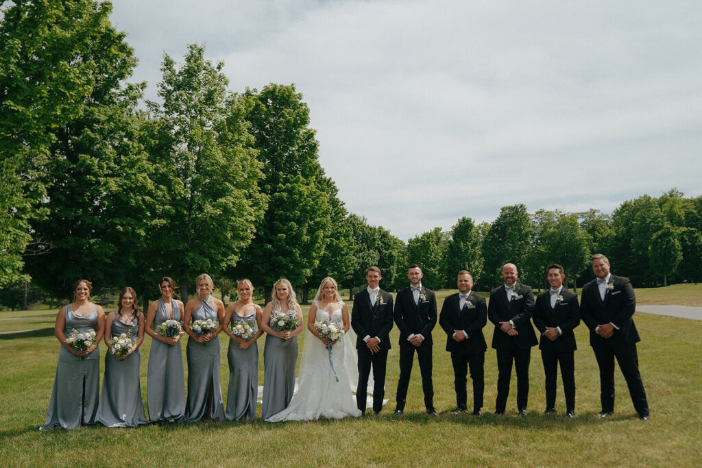 bride and groom with their bridesmaids and groomsmen