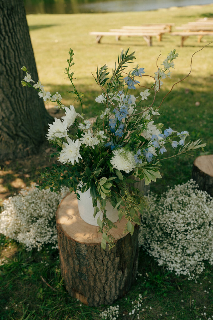 beautiful florals at the wedding ceremony