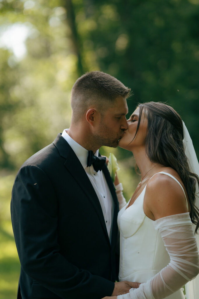 newlyweds kissing