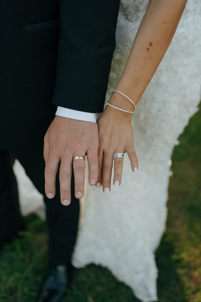 closeup of the wedding rings