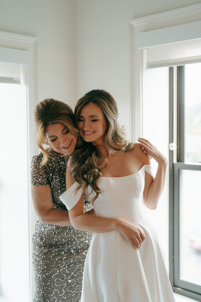 bride and her mom hugging