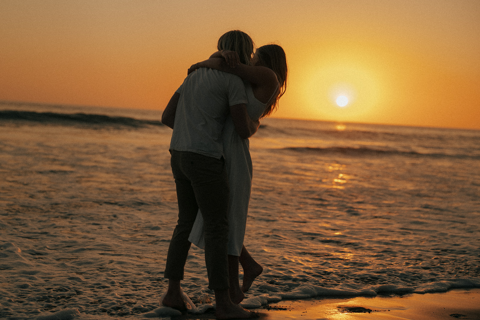 This Onofre Beach Couple Session Is Giving Effortless West Coast Love Story