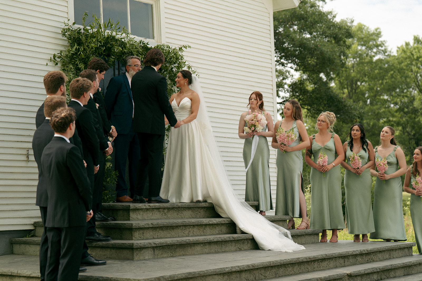 Why a Felt Mansion Wedding Is the Perfect Mix of History, Luxury & Lakeshore Beauty