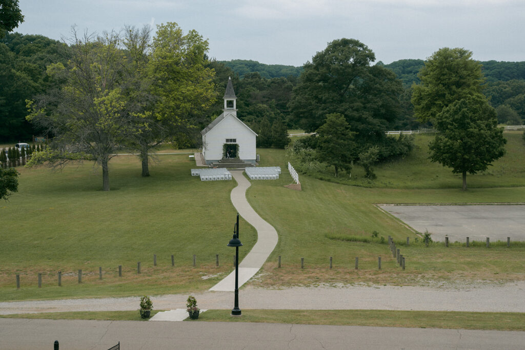 Why a Felt Mansion Wedding Is the Perfect Mix of History, Luxury & Lakeshore Beauty
