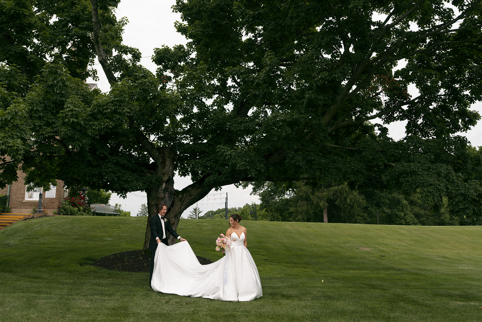 Why a Felt Mansion Wedding Is the Perfect Mix of History, Luxury & Lakeshore Beauty