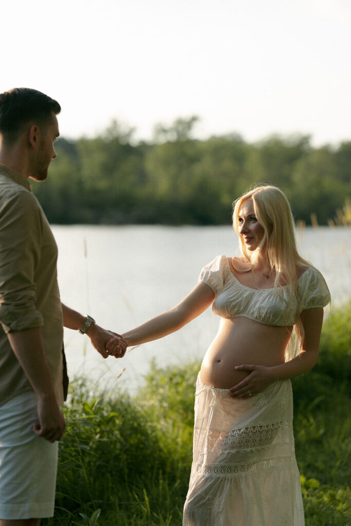 golden hour maternity photos