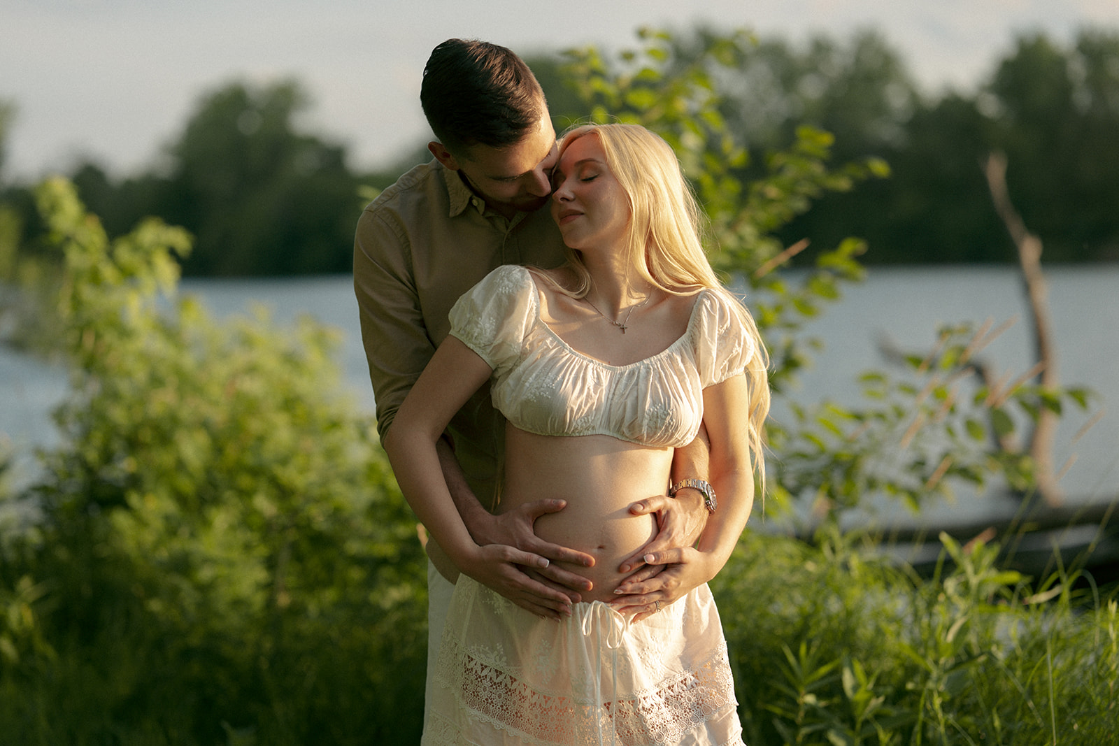 Nostalgic & Romantic Riverside Park Maternity Photos in Grand Rapids
