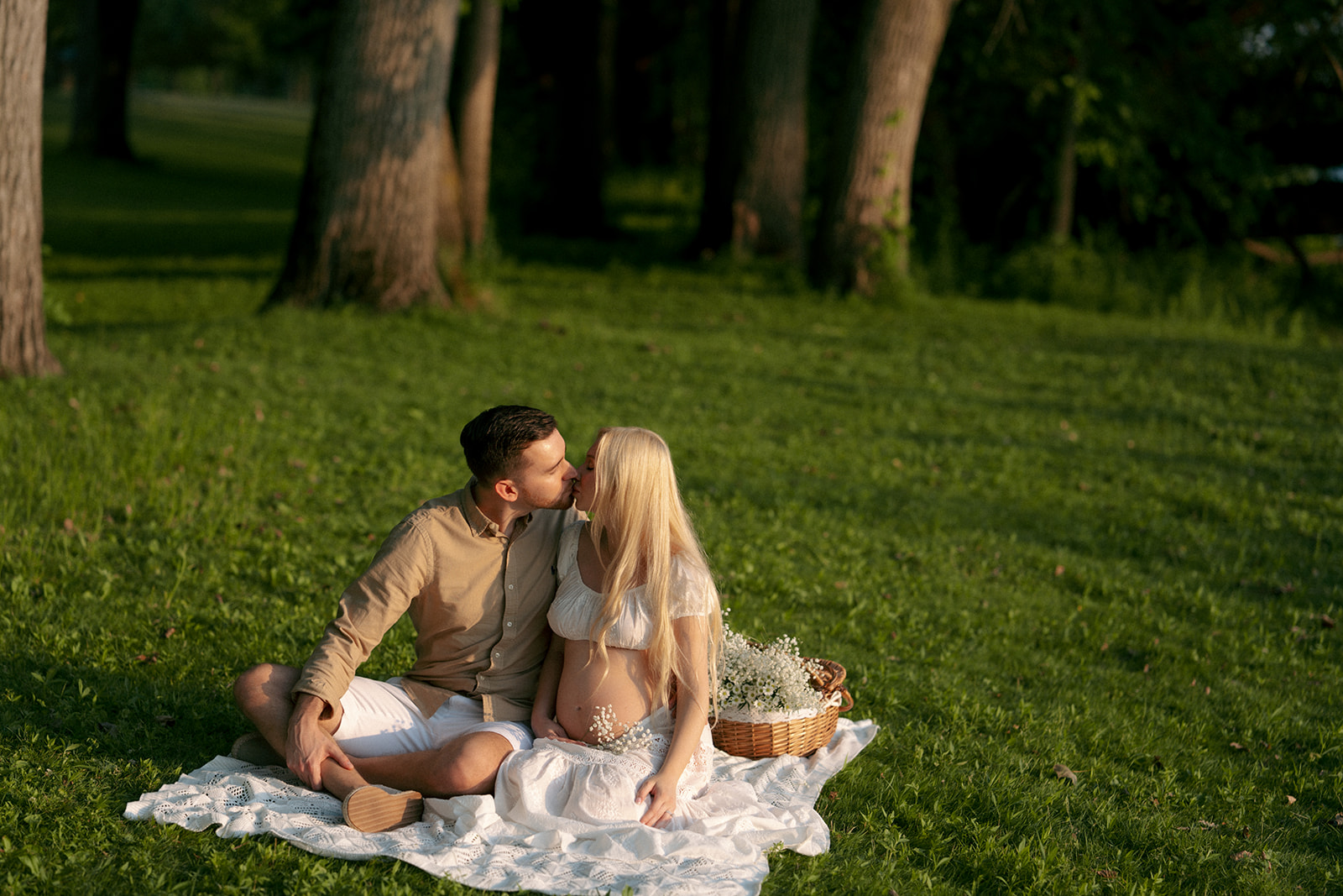 Nostalgic & Romantic Riverside Park Maternity Photos in Grand Rapids