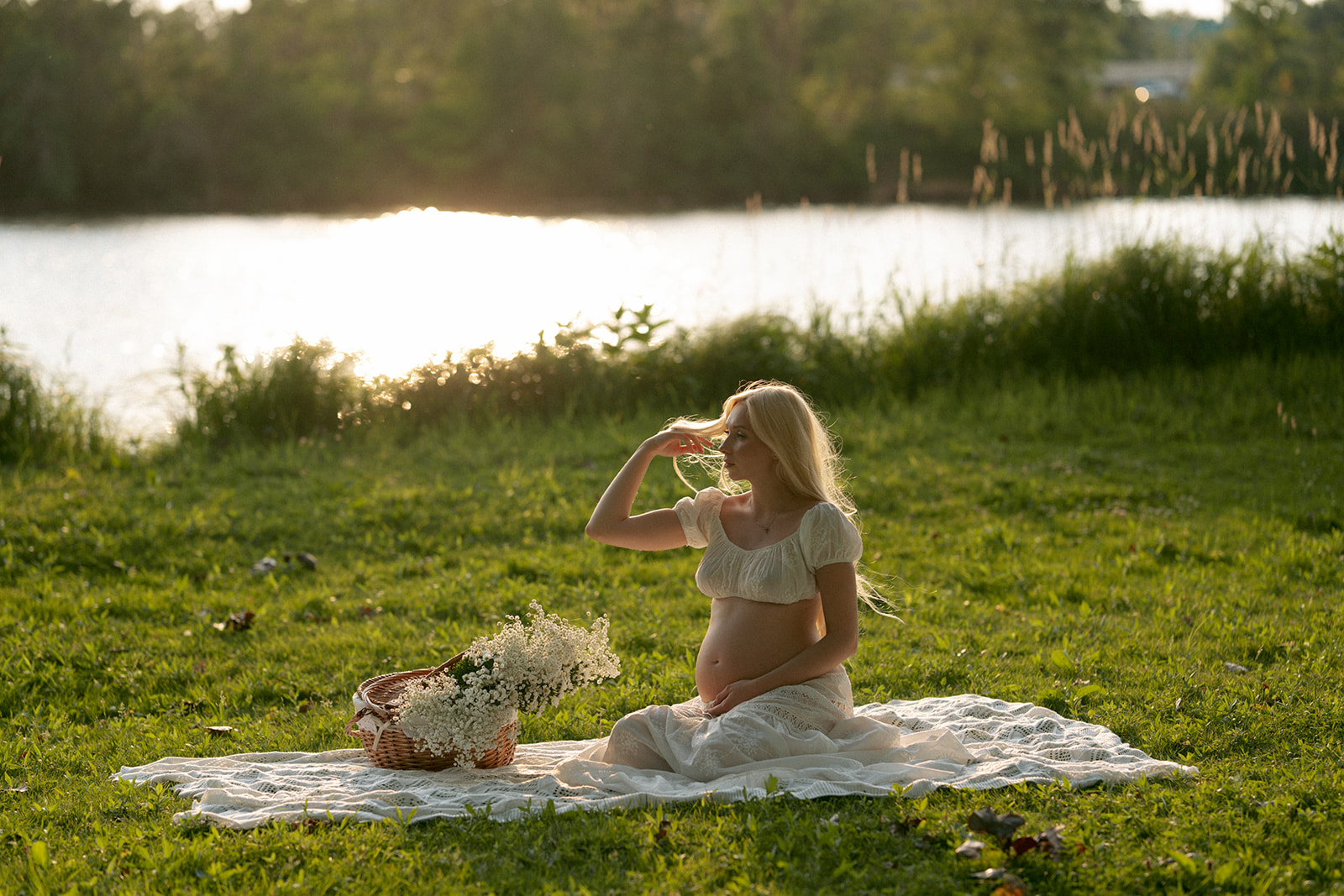 cute soon to be mom at her golden hour photos