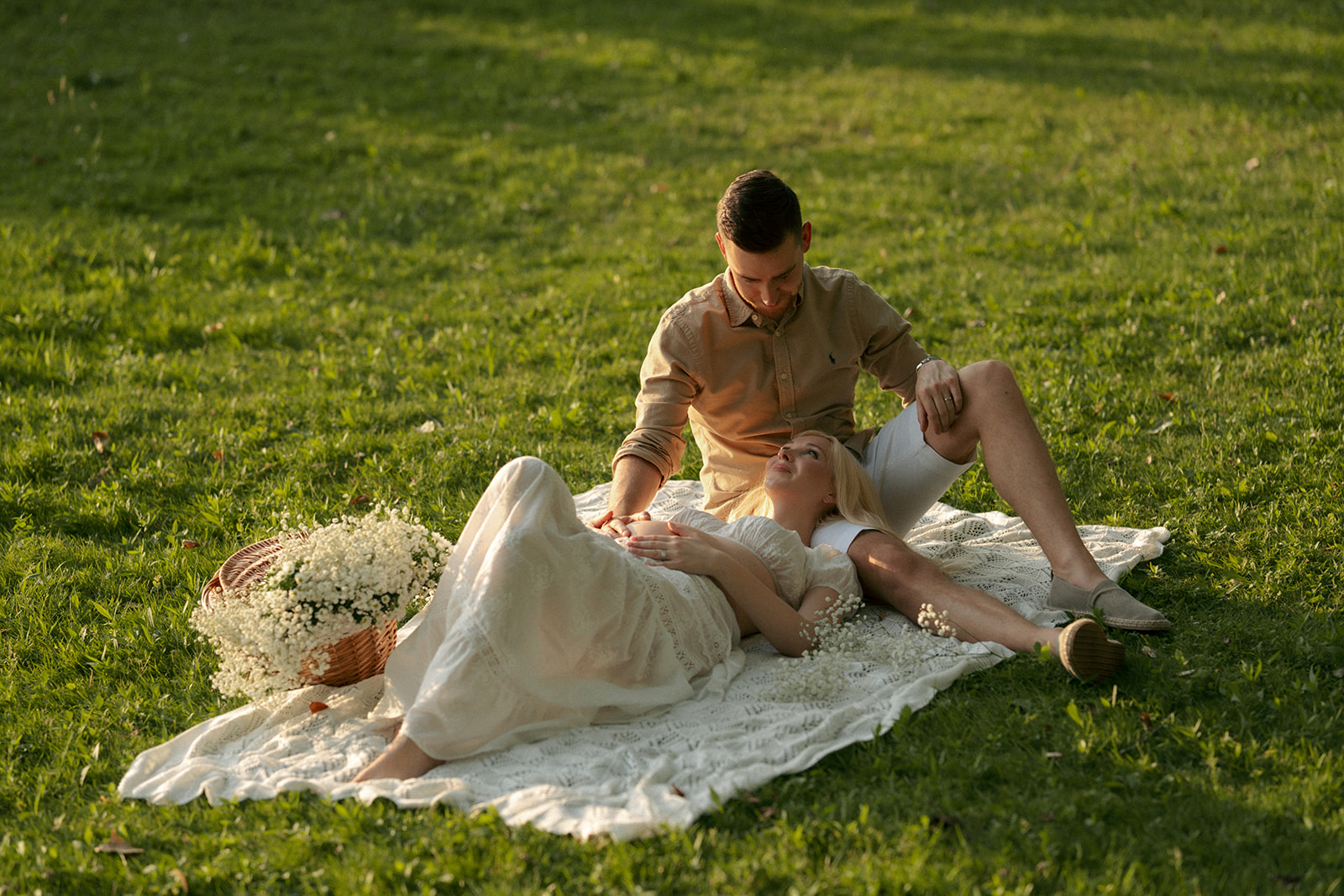 Nostalgic & Romantic Riverside Park Maternity Photos in Grand Rapids