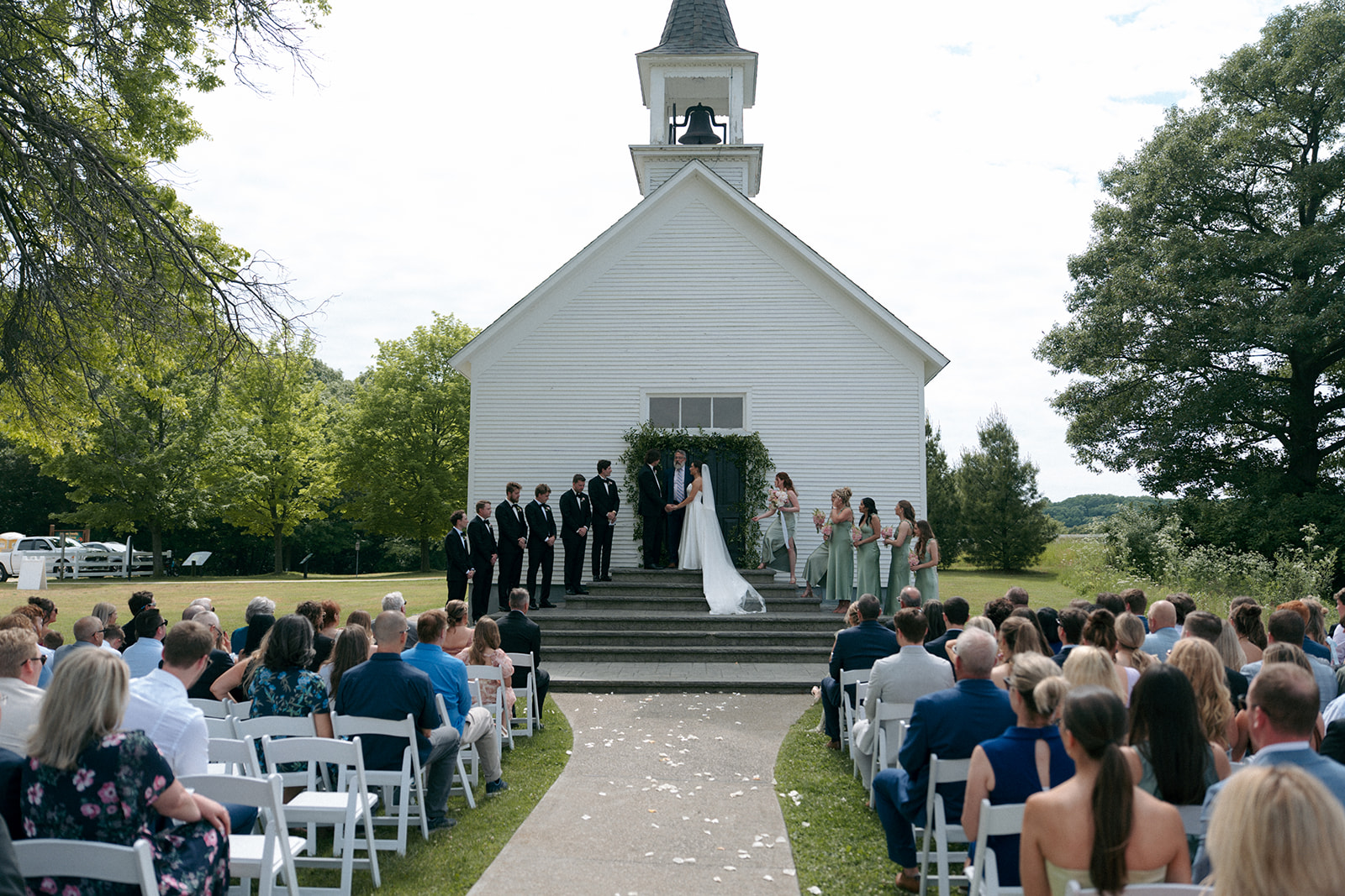 Why a Felt Mansion Wedding Is the Perfect Mix of History, Luxury & Lakeshore Beauty