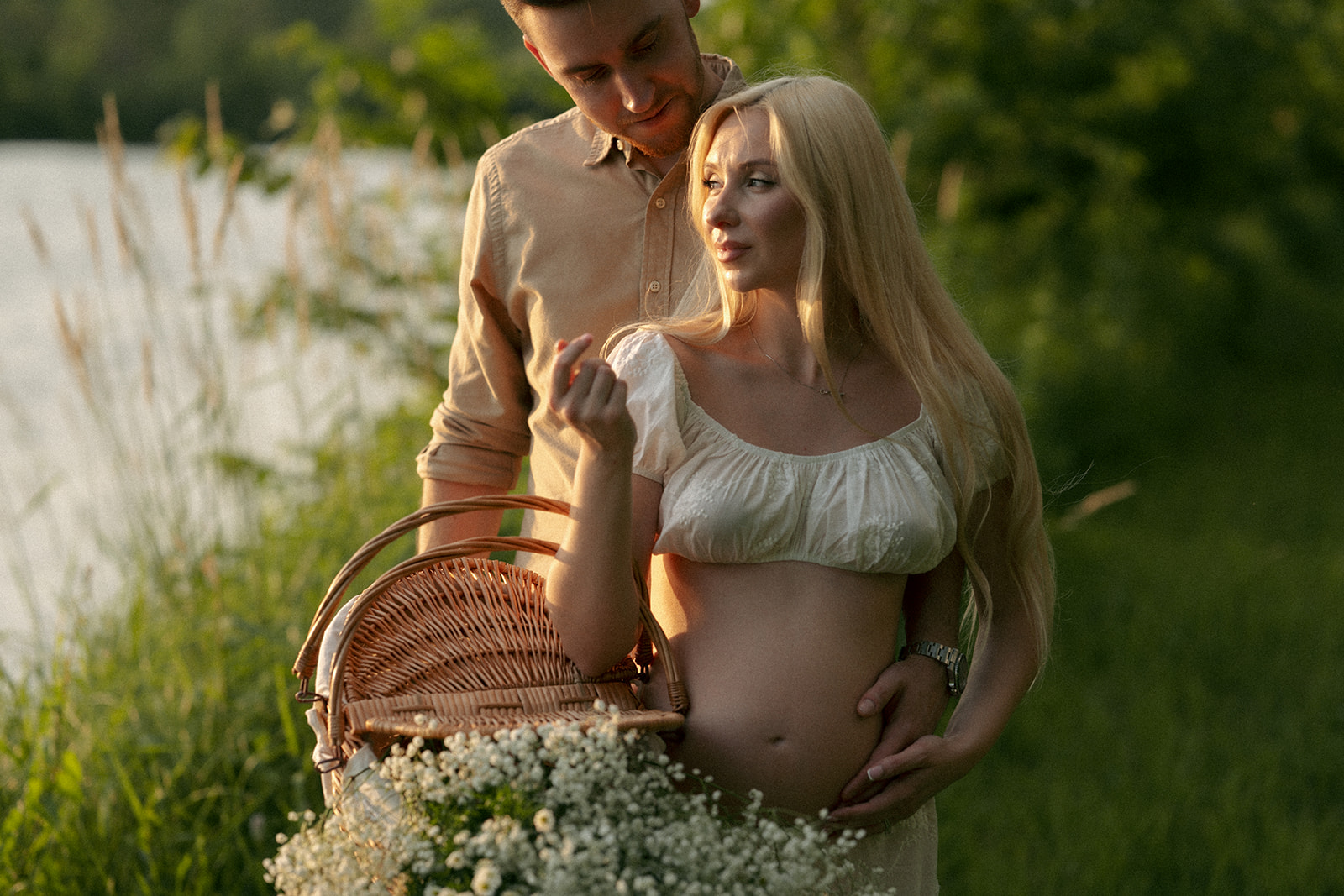Nostalgic & Romantic Riverside Park Maternity Photos in Grand Rapids