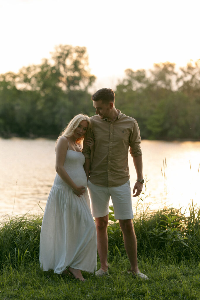 soon to be parents at their maternity photos