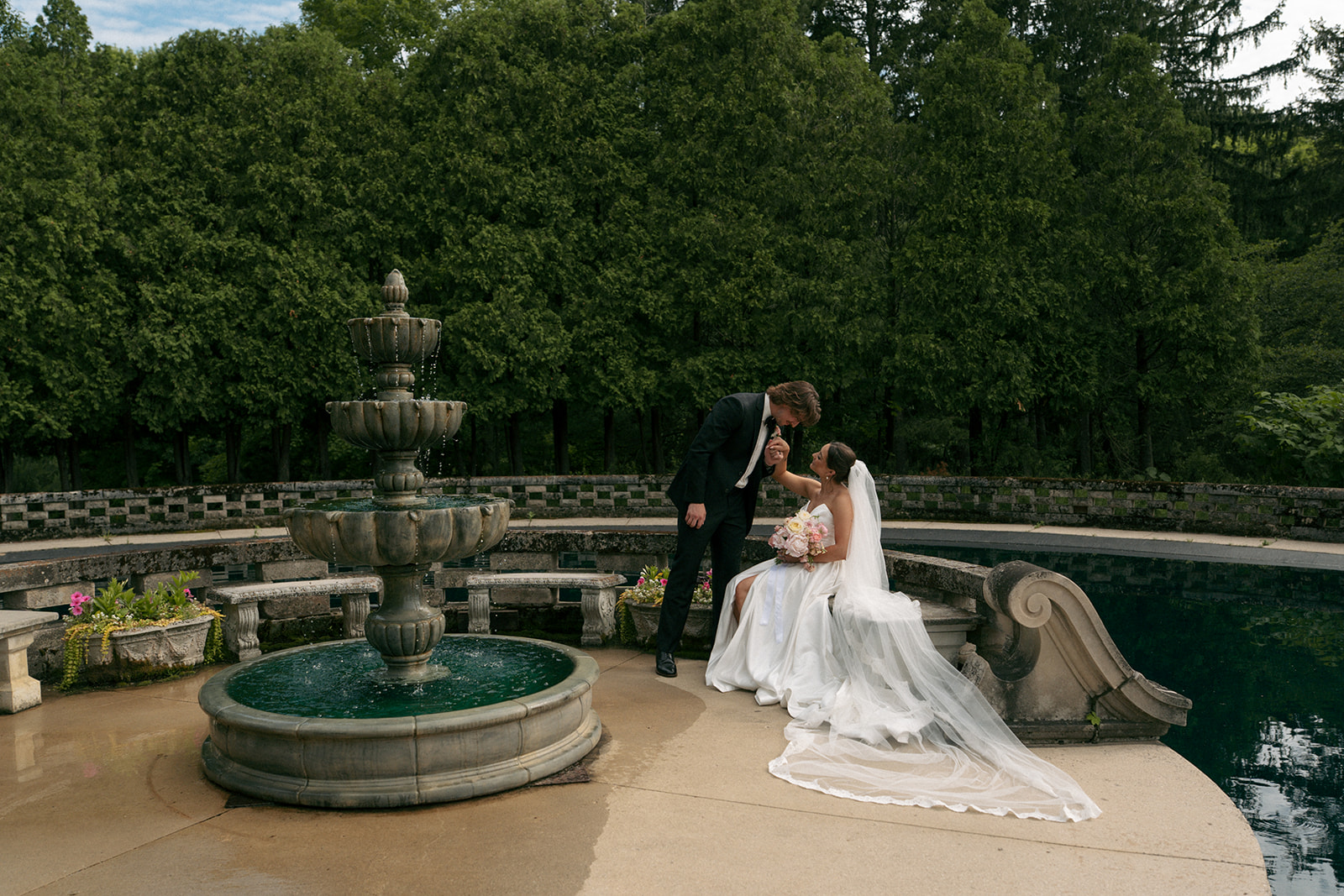 Why a Felt Mansion Wedding Is the Perfect Mix of History, Luxury & Lakeshore Beauty