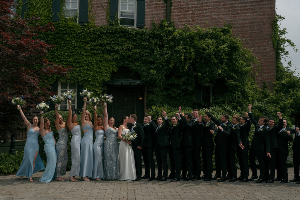 Feng picture of the bride and groom with their bridal parties