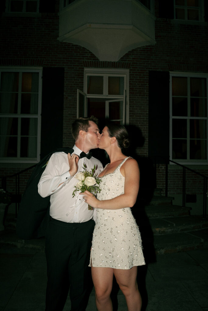 Cute picture of a newly married couple kissing