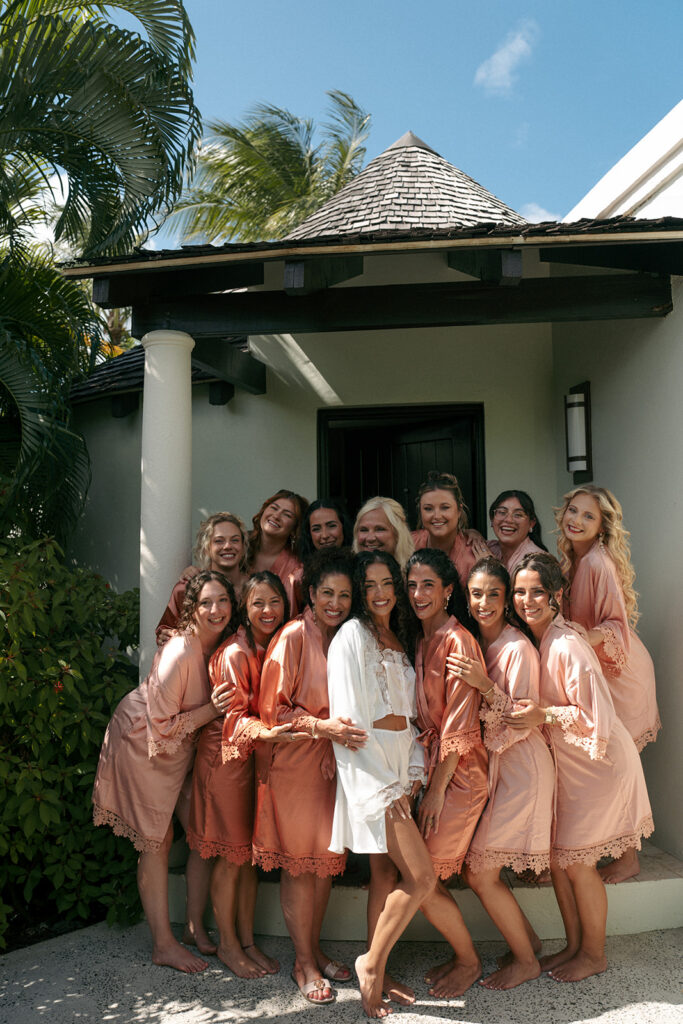 cute picture of the bride and her bridesmaids