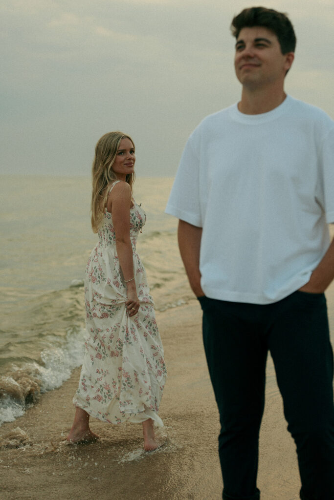 couple dancing during their photoshoot